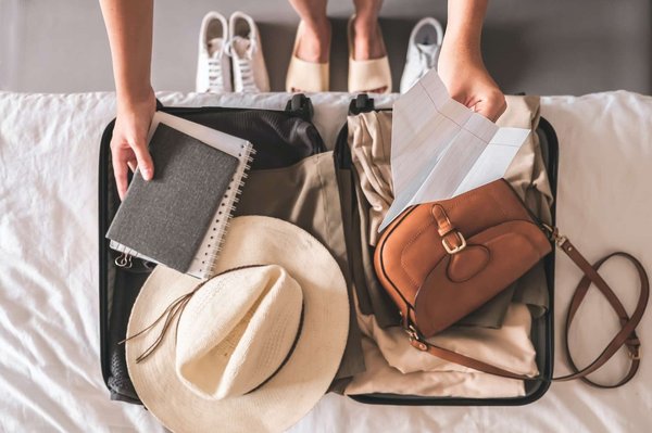 Quels services spécifiques propose une agence de voyage sur mesure pour les familles?