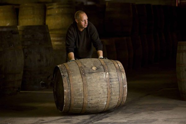 Où peut-on séjourner pour apprendre l'art de la distillation du whisky en Écosse?